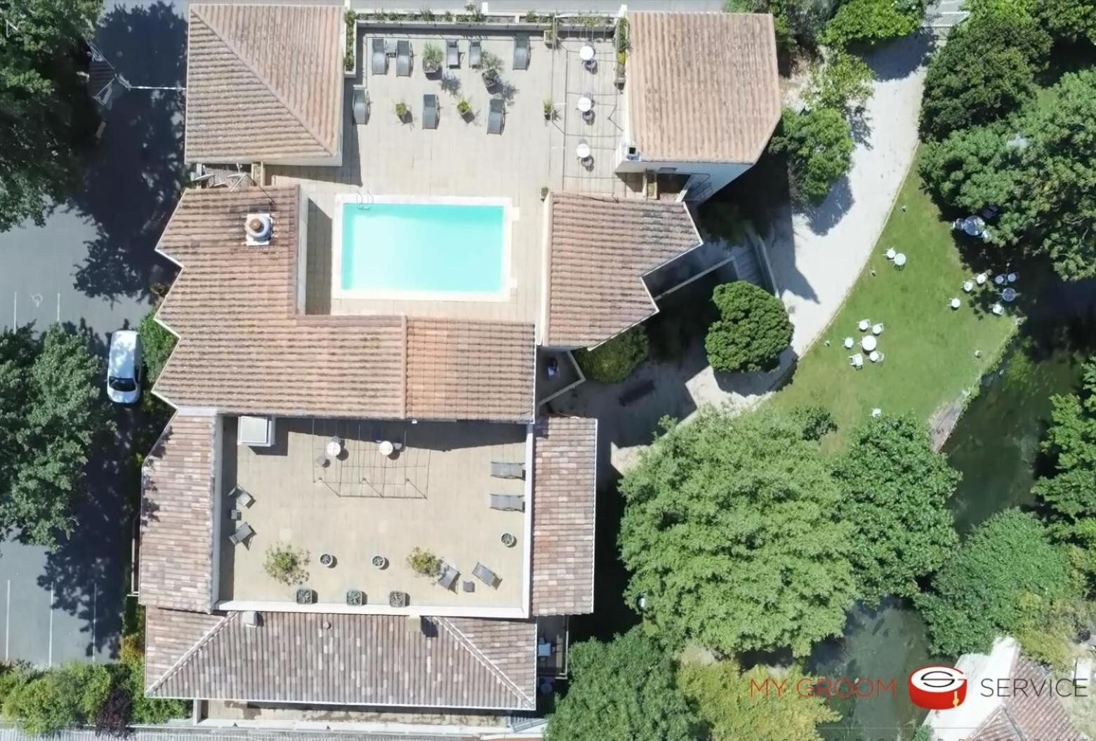 Hotel Les Nevons L'Isle-sur-la-Sorgue Exterior photo